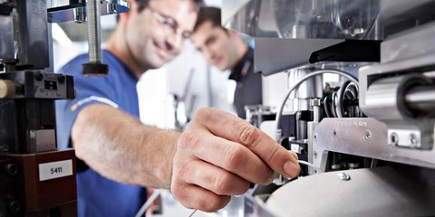 Kundenspezifische Lösungen und Beratung | Schleuniger